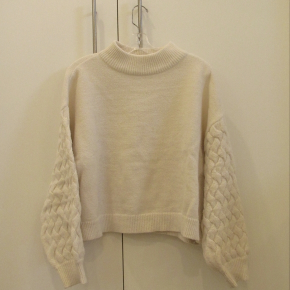 Cozy Off-white Sweater - Picture 1 of 9